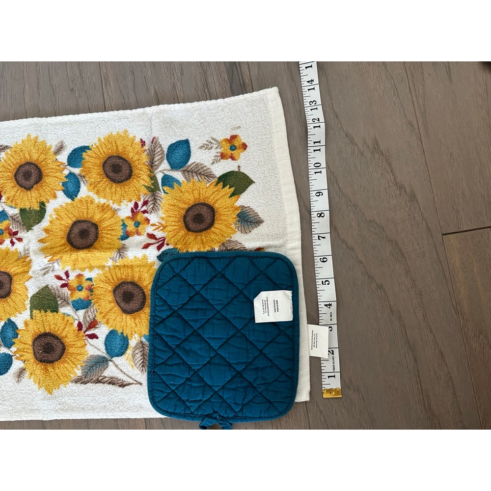 Sunflower Kitchen Towel Hot Pads and Oven Mitt Set - Picture 5 of 5
